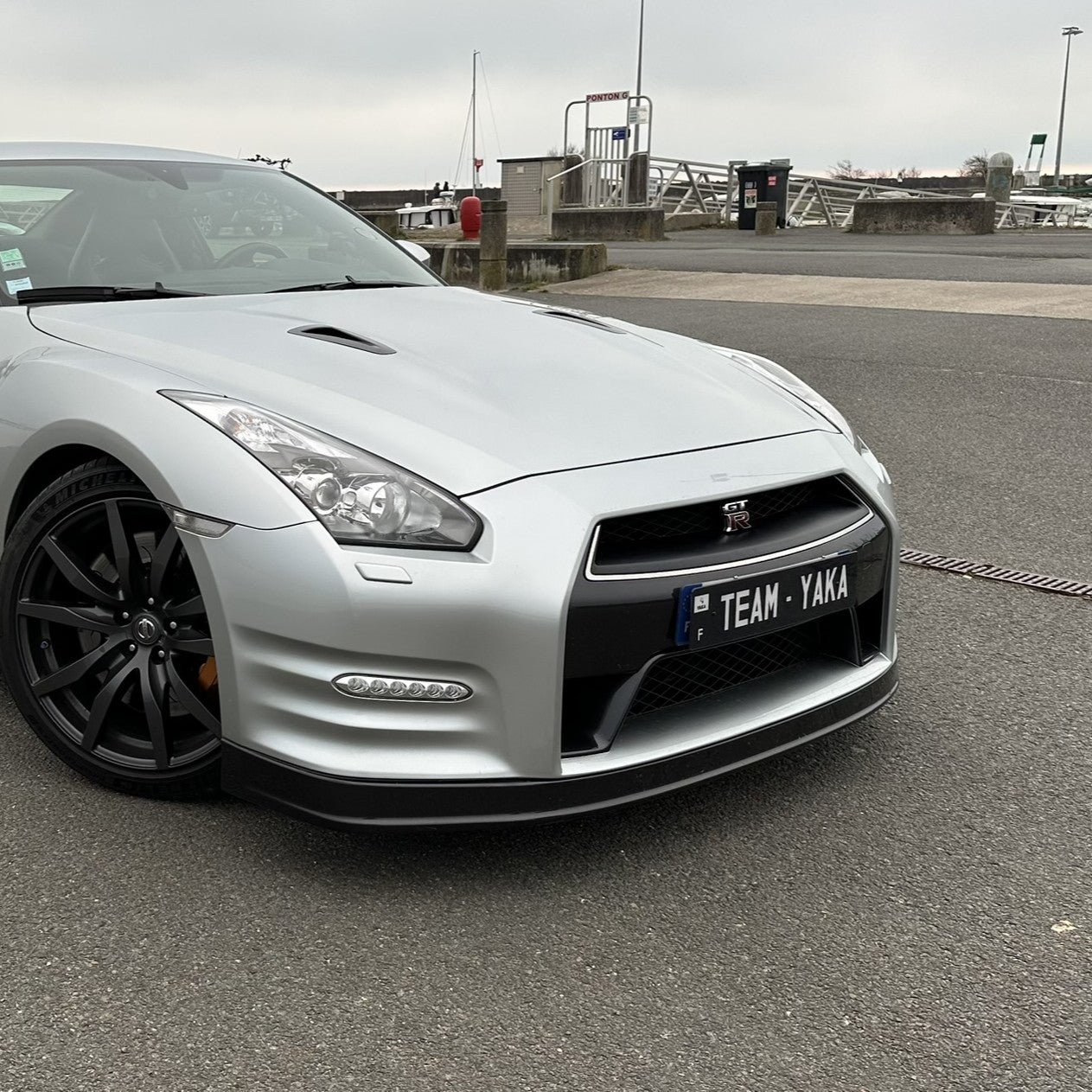 Cache-plaque Team Yaka